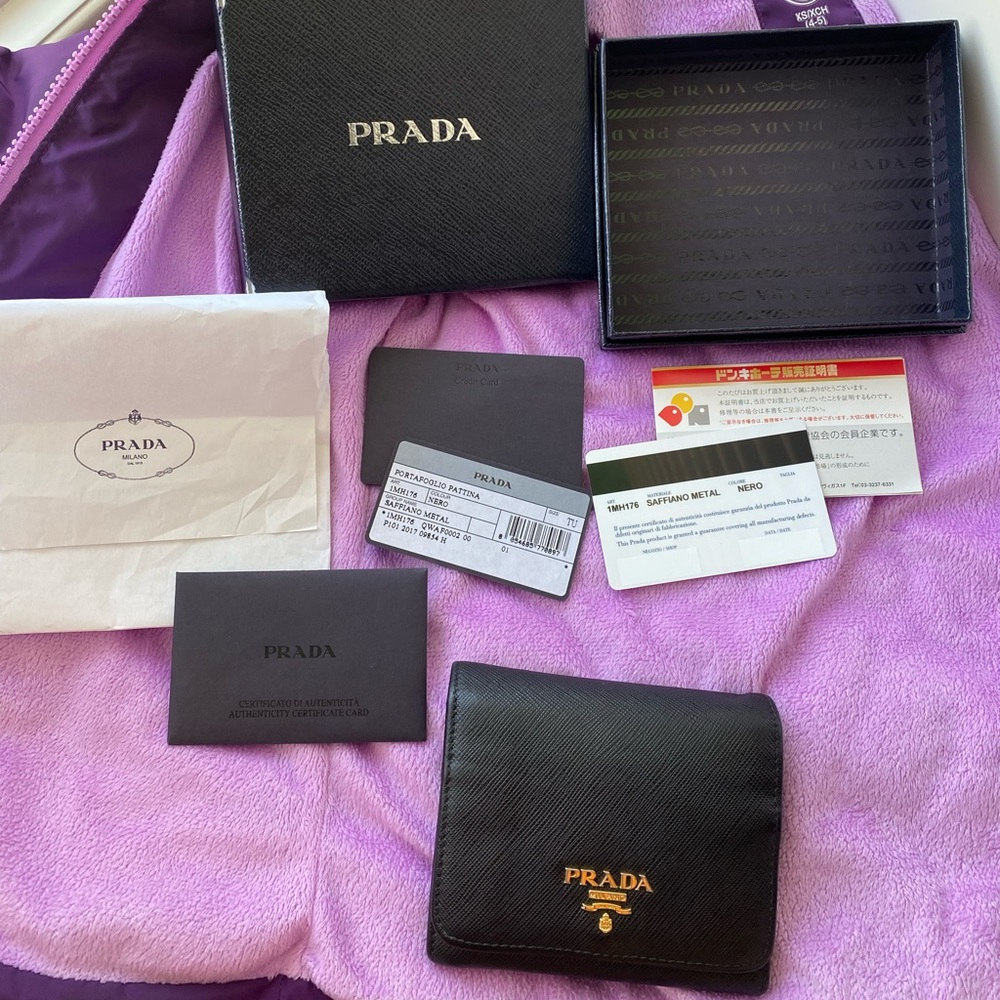 💯% Authentic PRADA WALLET